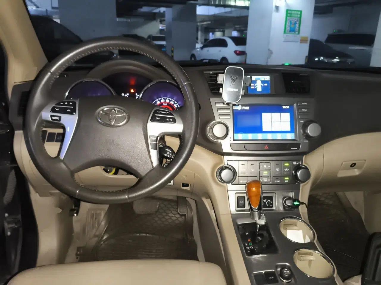 Toyota Highlander 2013 2.7L Two-Wheel Drive 7-Seater Zijin Edition — миниатюра 9