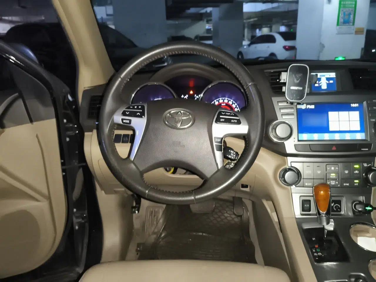 Toyota Highlander 2013 2.7L Two-Wheel Drive 7-Seater Zijin Edition — миниатюра 10