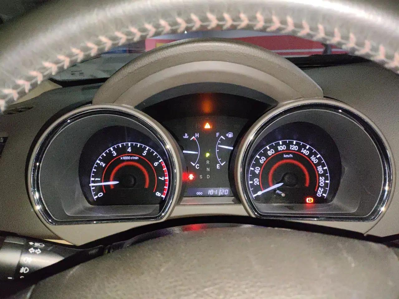 Toyota Highlander 2012 2.7L Two-Wheel Drive 7-Seater Luxury Edition — миниатюра 11