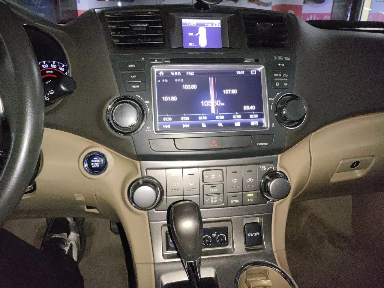 Toyota Highlander 2012 2.7L Two-Wheel Drive 7-Seater Luxury Edition — миниатюра 13