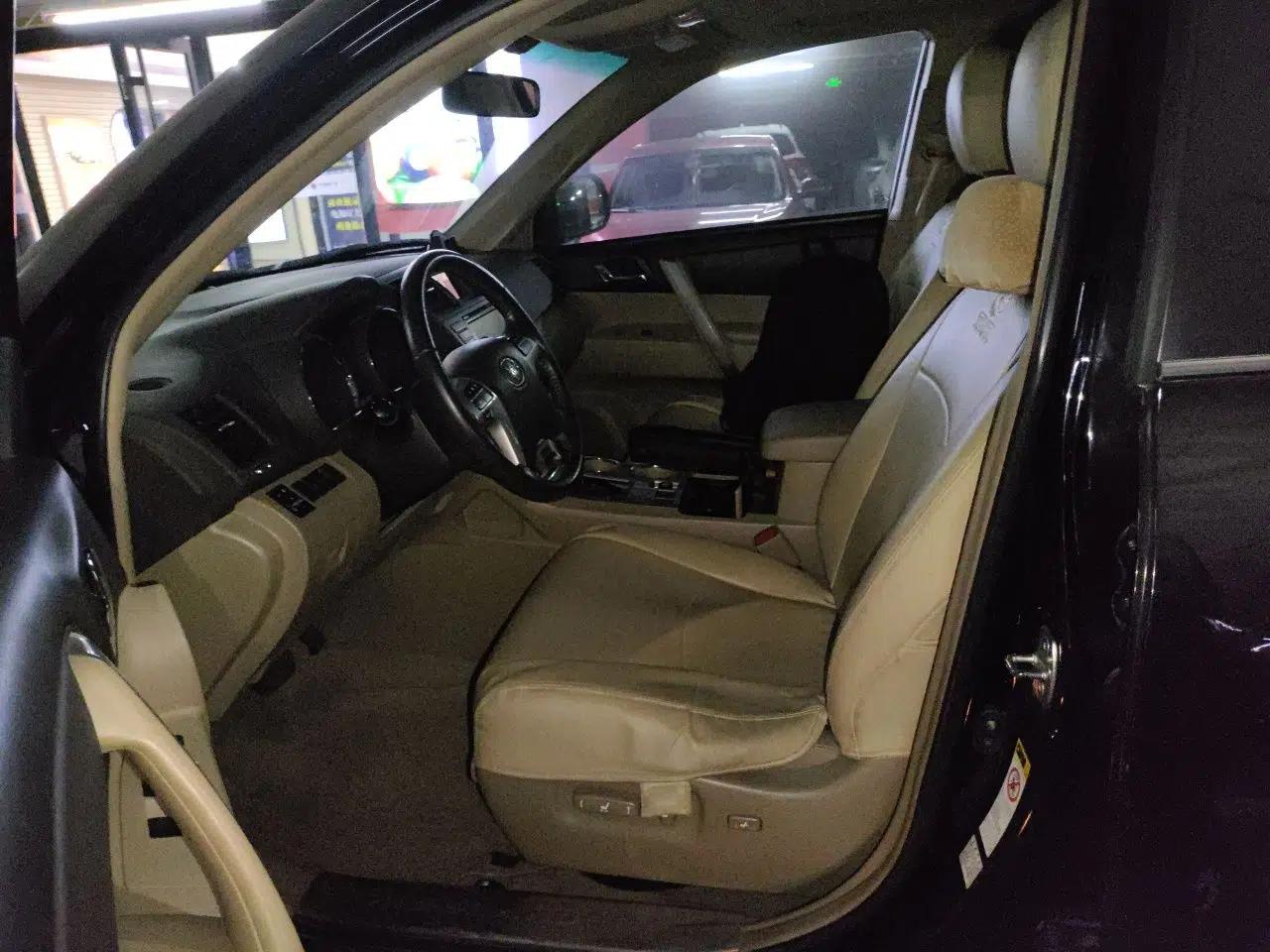 Toyota Highlander 2012 2.7L Two-Wheel Drive 7-Seater Luxury Edition — миниатюра 15