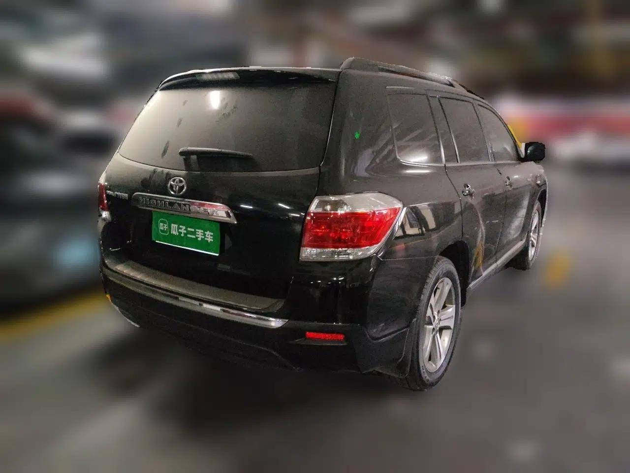 Toyota Highlander 2012 2.7L Two-Wheel Drive 7-Seater Luxury Edition — миниатюра 6