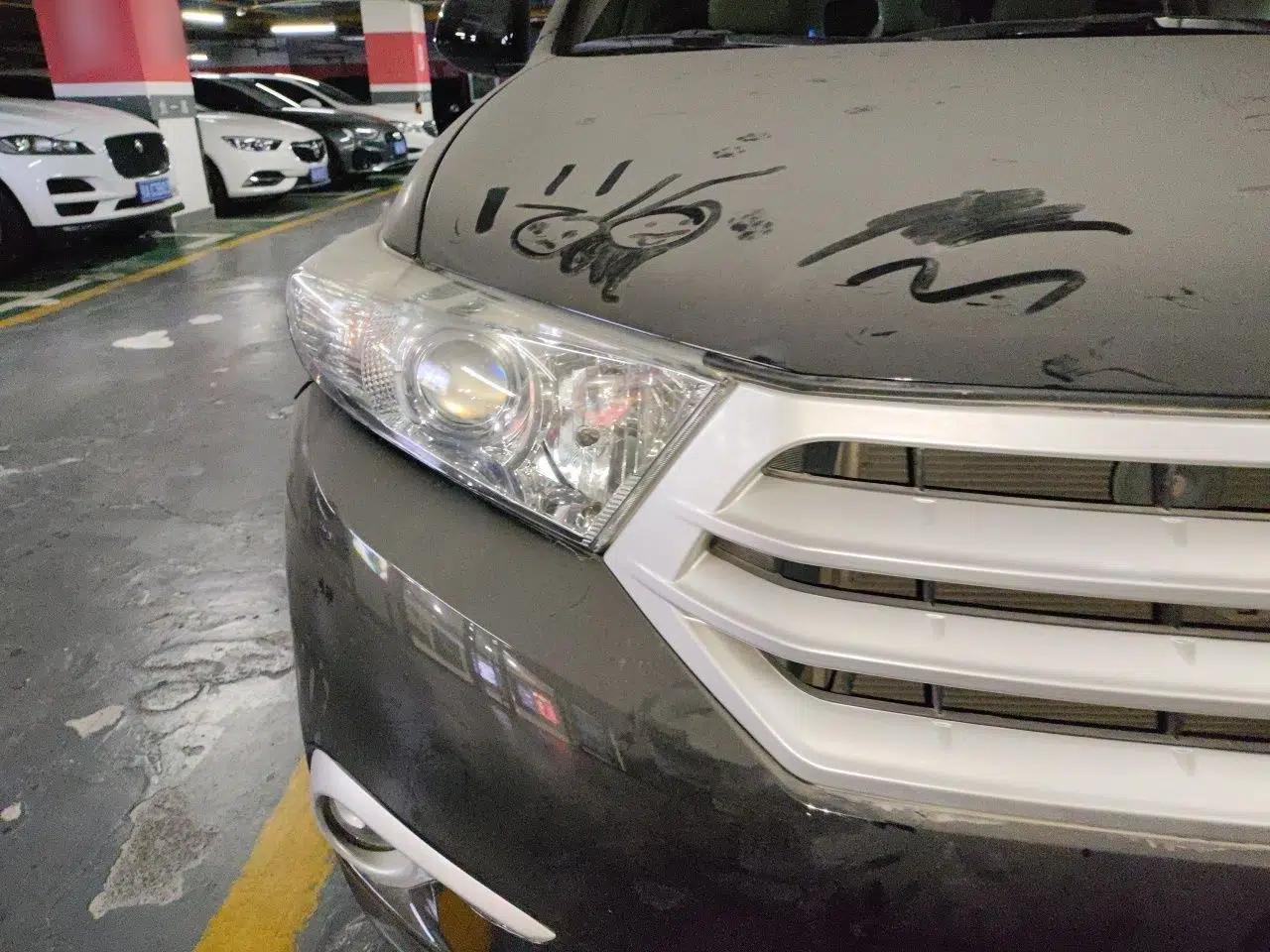 Toyota Highlander 2012 2.7L Two-Wheel Drive 7-Seater Luxury Edition — миниатюра 7