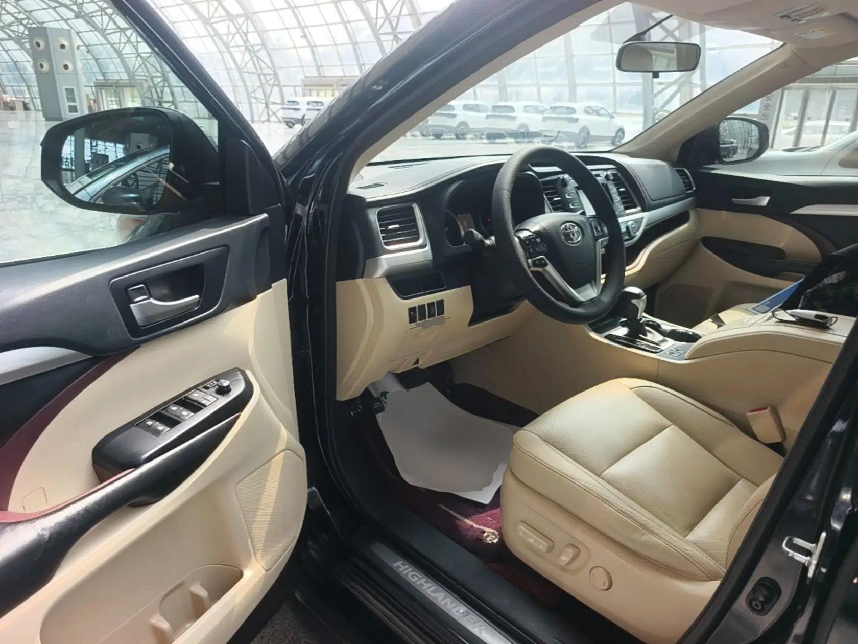 Toyota Highlander 2015 2.0T Four-Wheel Drive Luxury Edition 7-Seater — миниатюра 23