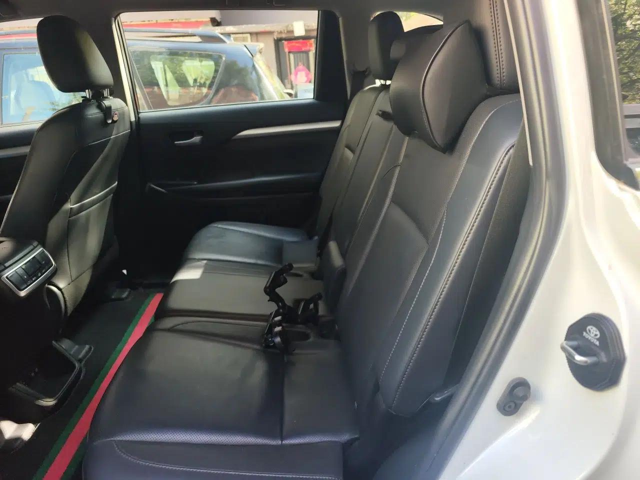 Toyota Highlander 2018 2.0T Four-Wheel Drive Luxury Version 7 Seats China VI Standard — миниатюра 17