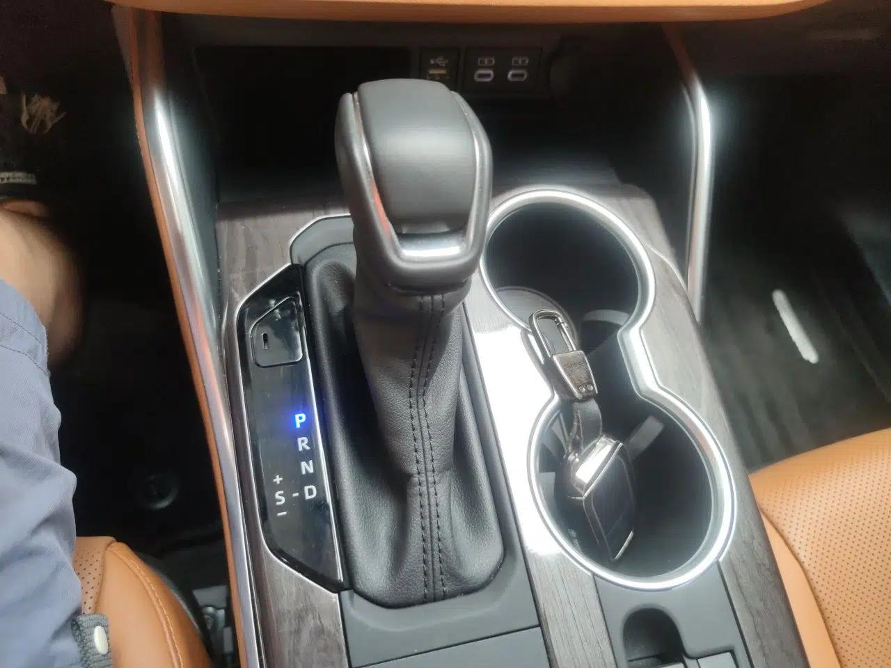 Toyota Highlander 2024 2.5L Smart Electric Hybrid Dual-Engine Four-Wheel Drive Prestige Version – 7 Seats — миниатюра 14