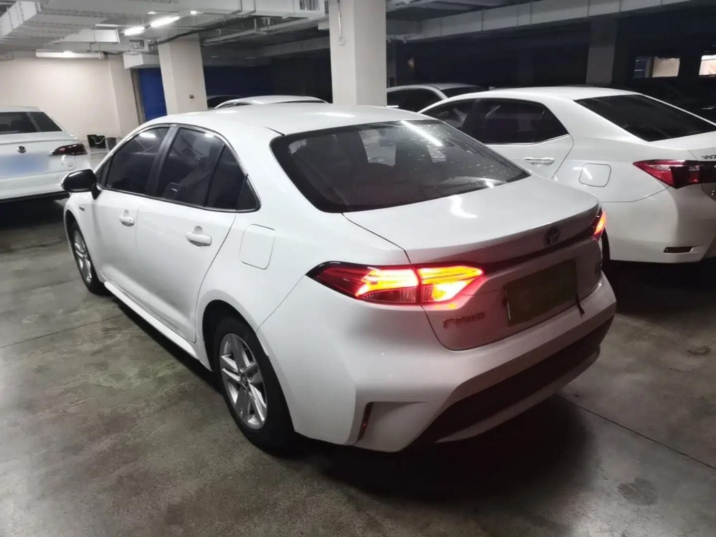 Toyota Levin 2022 Dual-Engine 1.8H E-CVT Luxury Edition — миниатюра 4