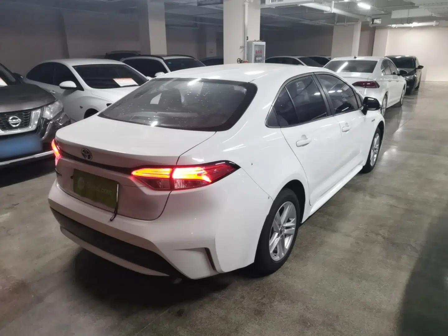Toyota Levin 2022 Dual-Engine 1.8H E-CVT Luxury Edition — миниатюра 6