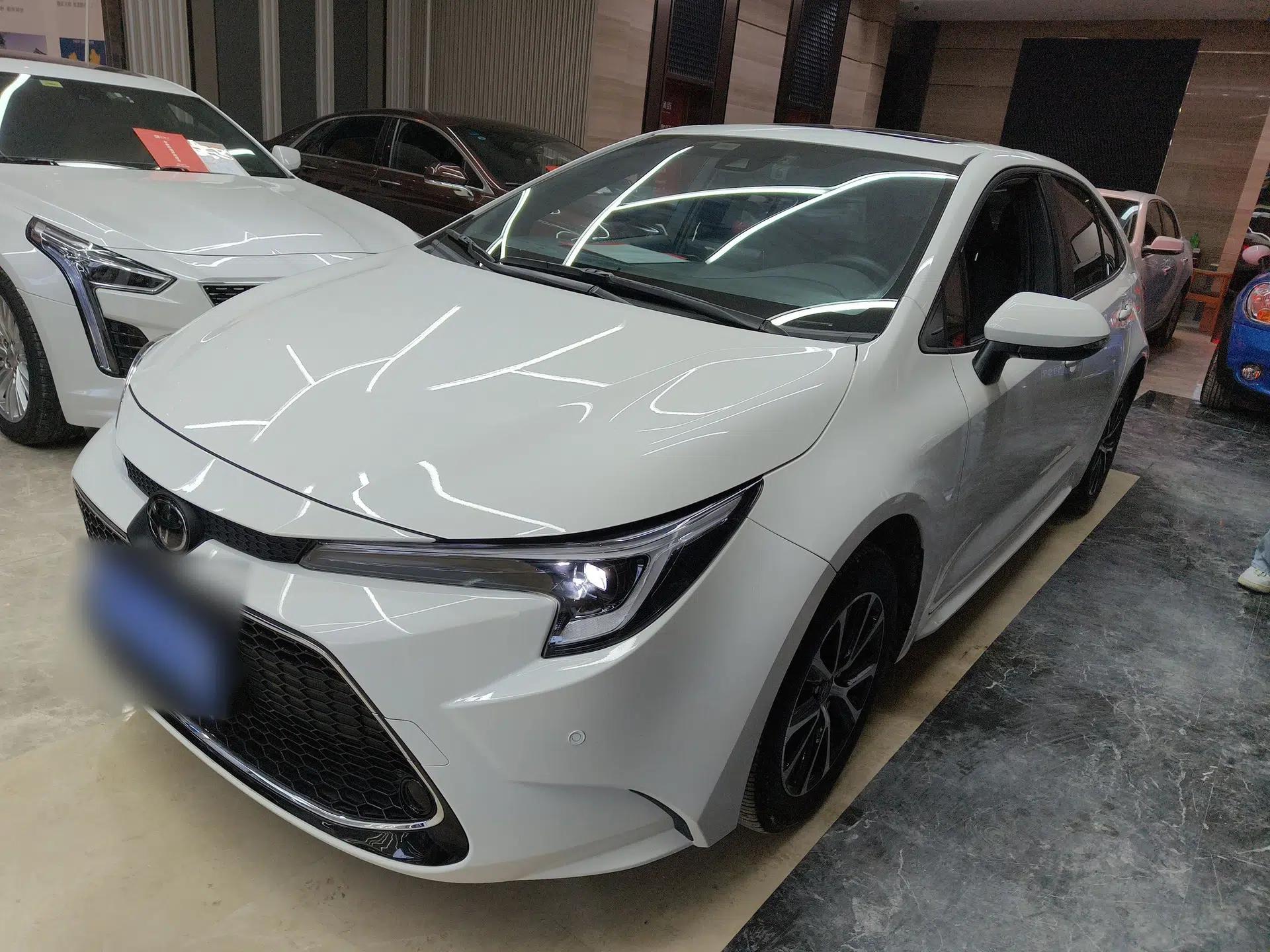 Toyota Levin 2023 185T CVT Luxury Edition — миниатюра 1