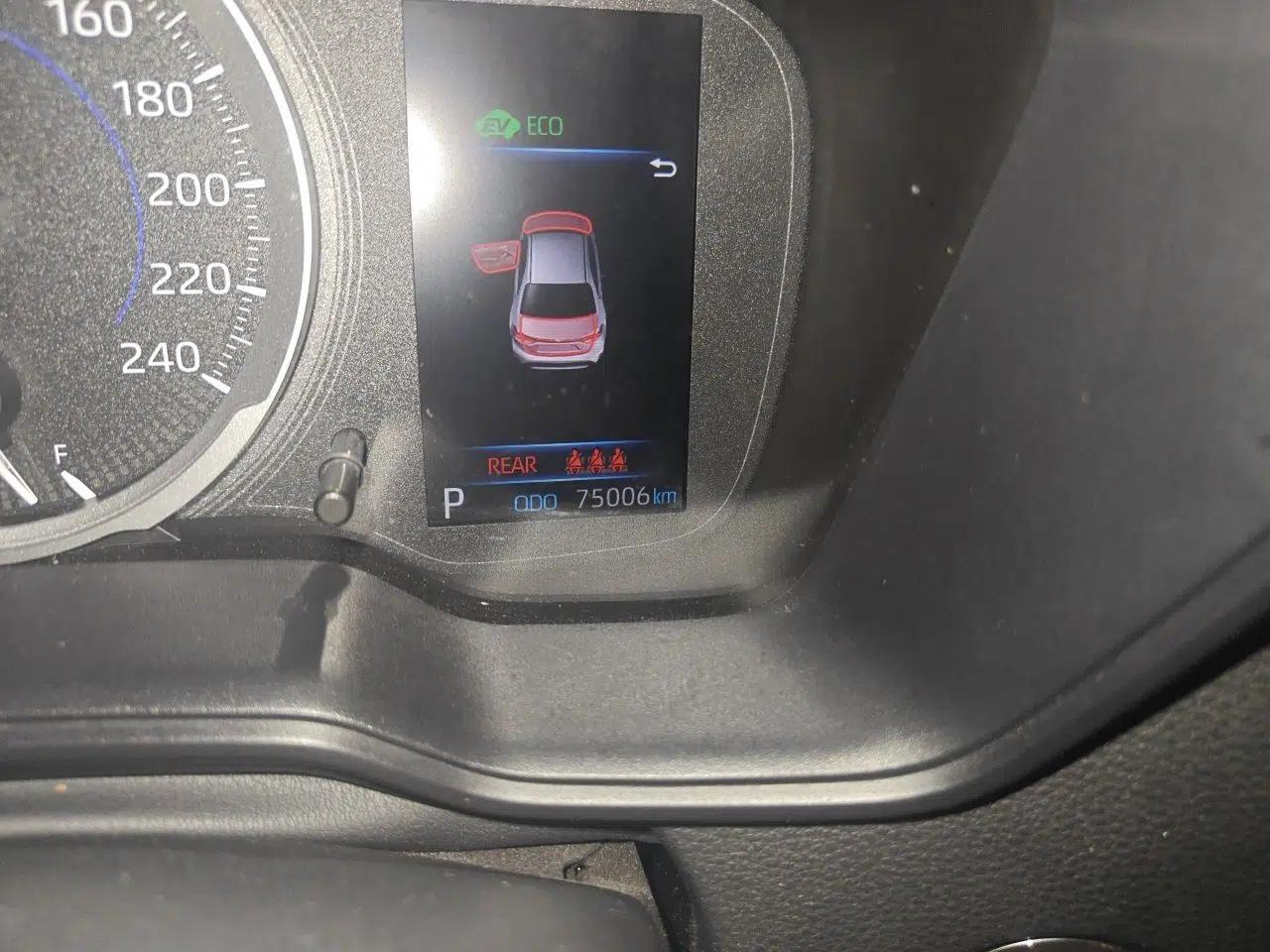 Toyota Levin 2019 Dual-Engine 1.8H E-CVT Sport Edition China VI Standard — миниатюра 12