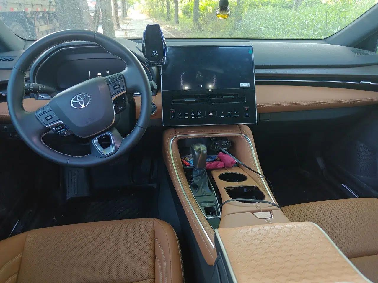 Toyota Avalon 2024 Dual-Motor 2.0L Luxury Edition — миниатюра 18