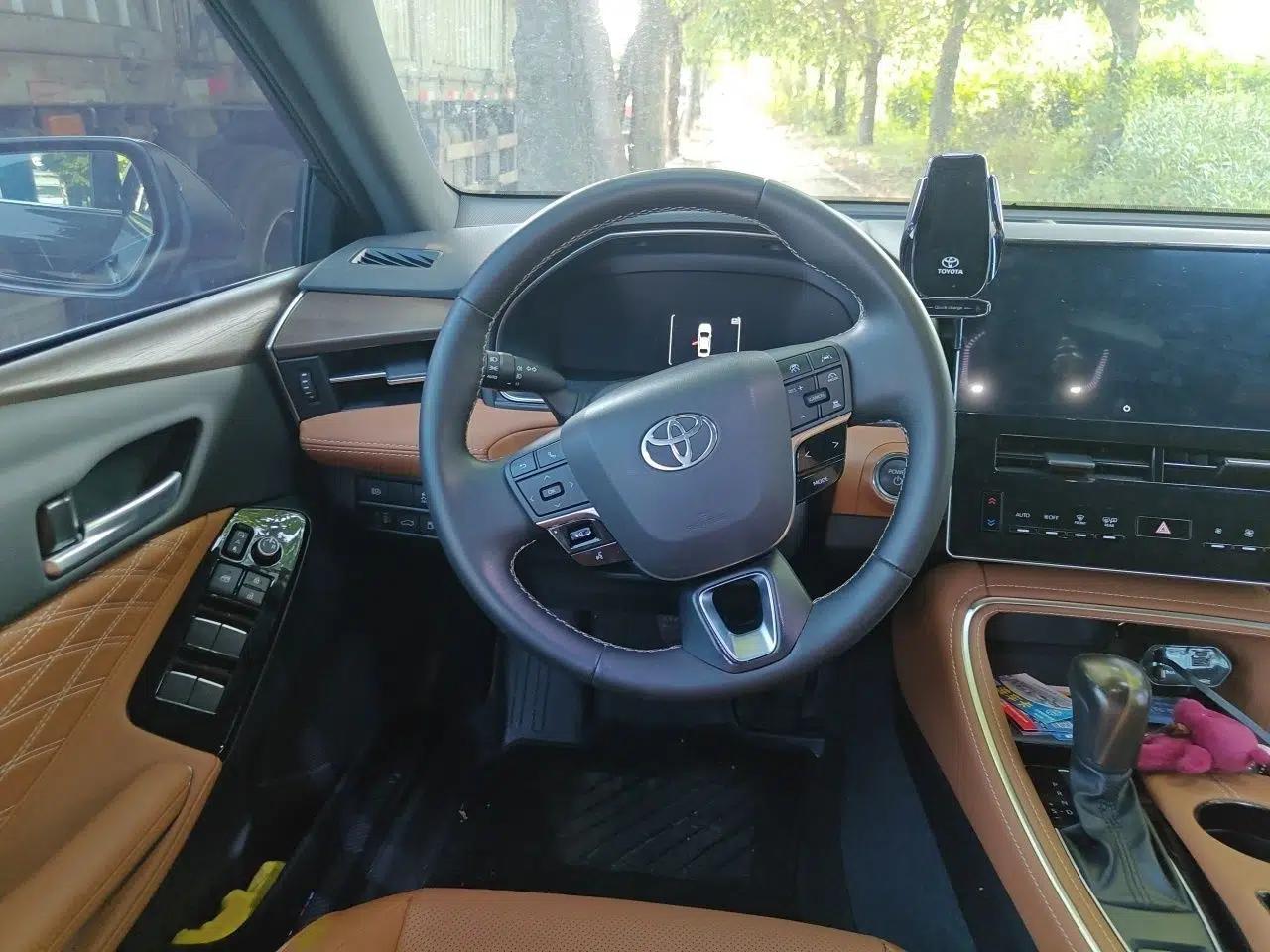 Toyota Avalon 2024 Dual-Motor 2.0L Luxury Edition — миниатюра 9