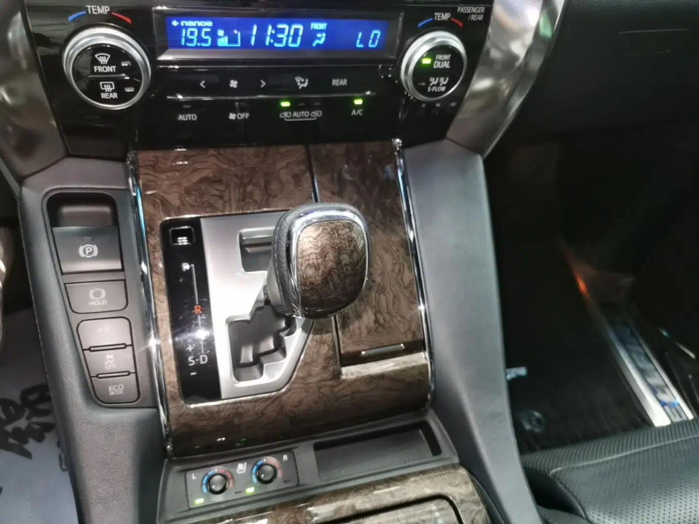 Toyota Vellfire 2019 Dual-Engine 2.5L HV Prestige Edition — миниатюра 16