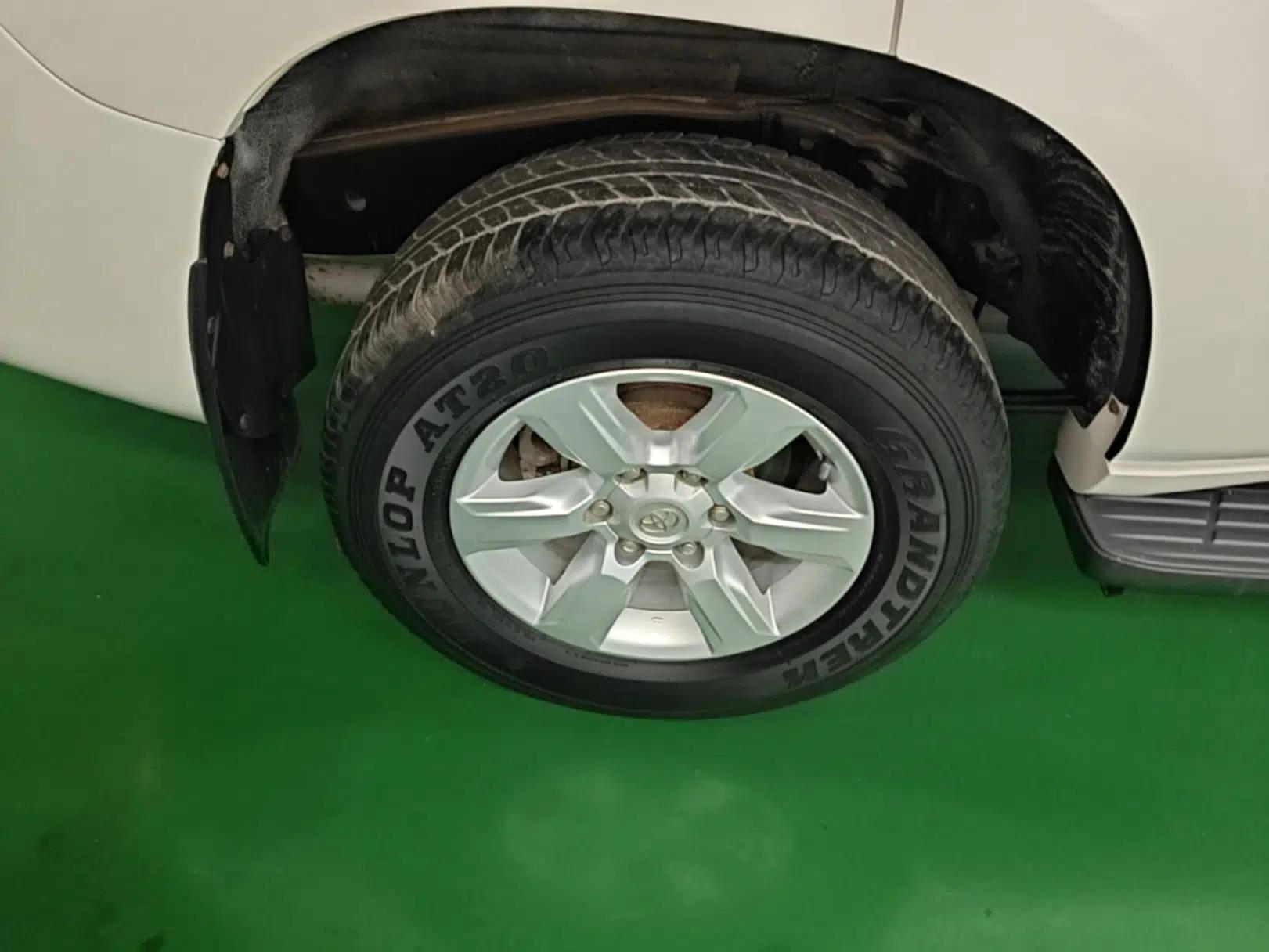 Toyota Prado 2016 2.7L Automatic Standard Edition — миниатюра 11