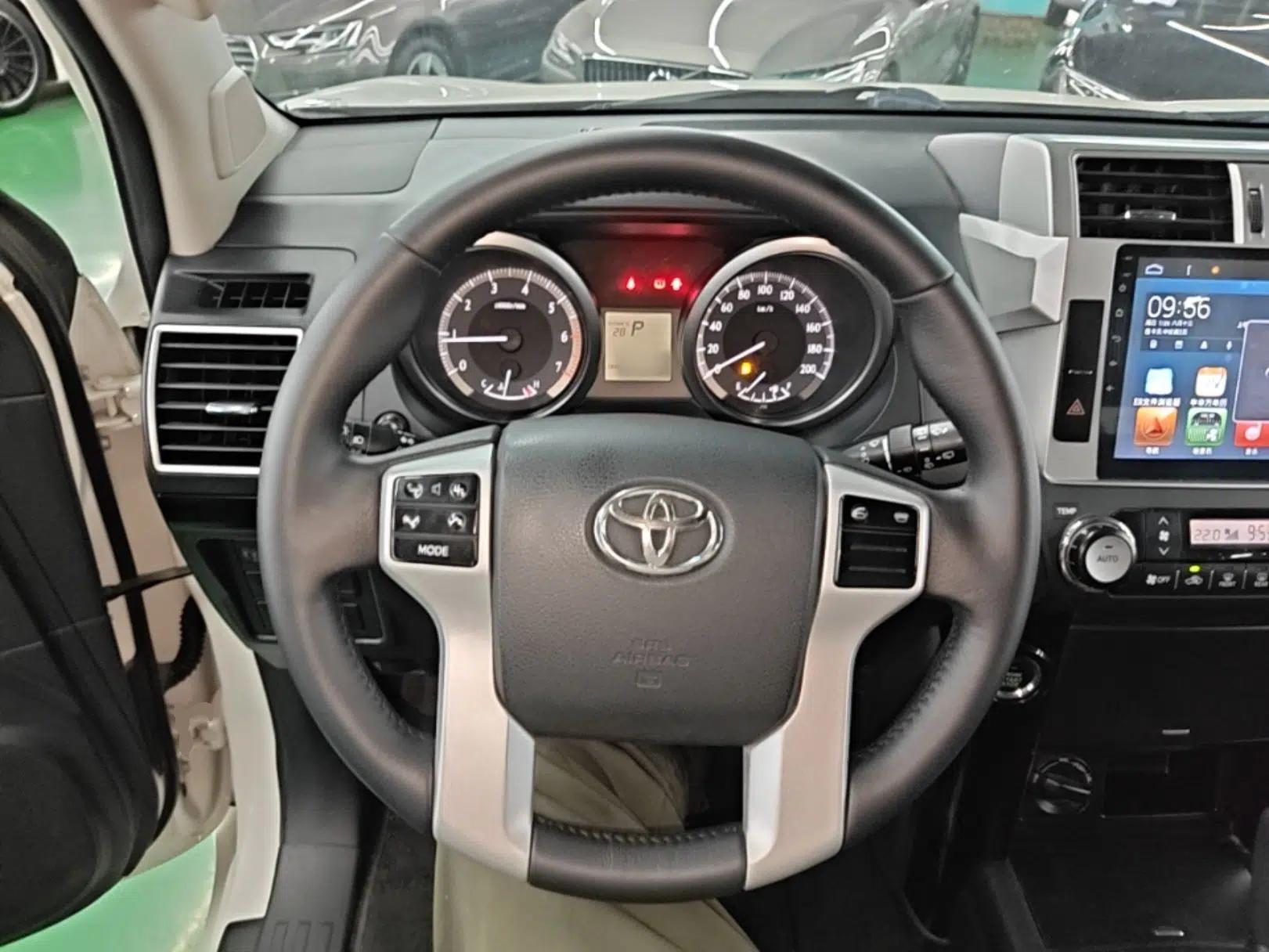 Toyota Prado 2016 2.7L Automatic Standard Edition — миниатюра 13
