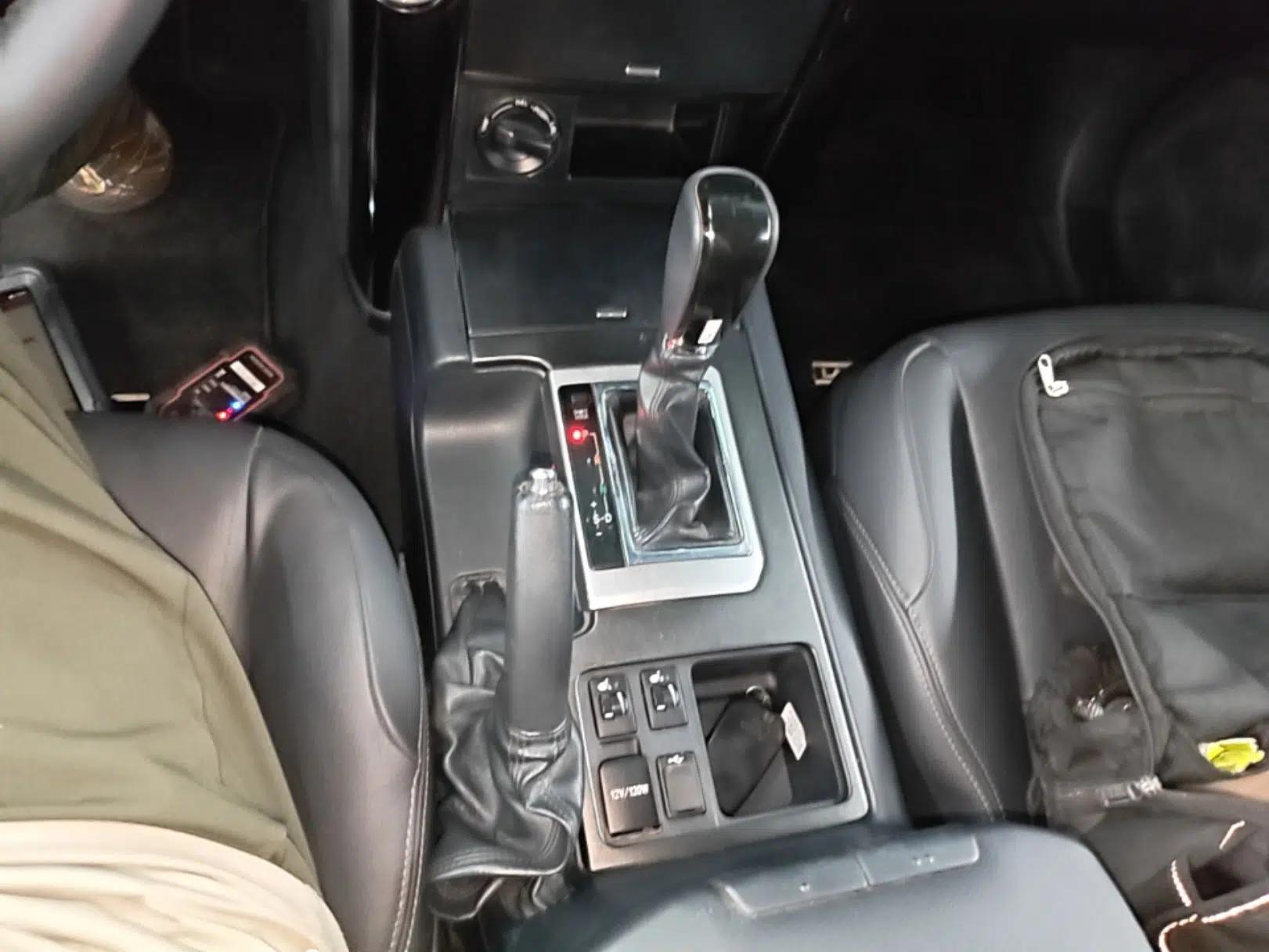 Toyota Prado 2016 2.7L Automatic Standard Edition — миниатюра 16