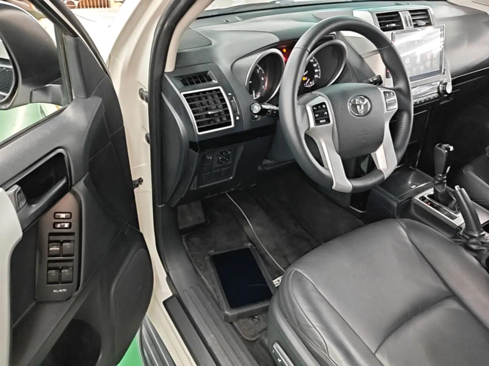 Toyota Prado 2016 2.7L Automatic Standard Edition — миниатюра 18
