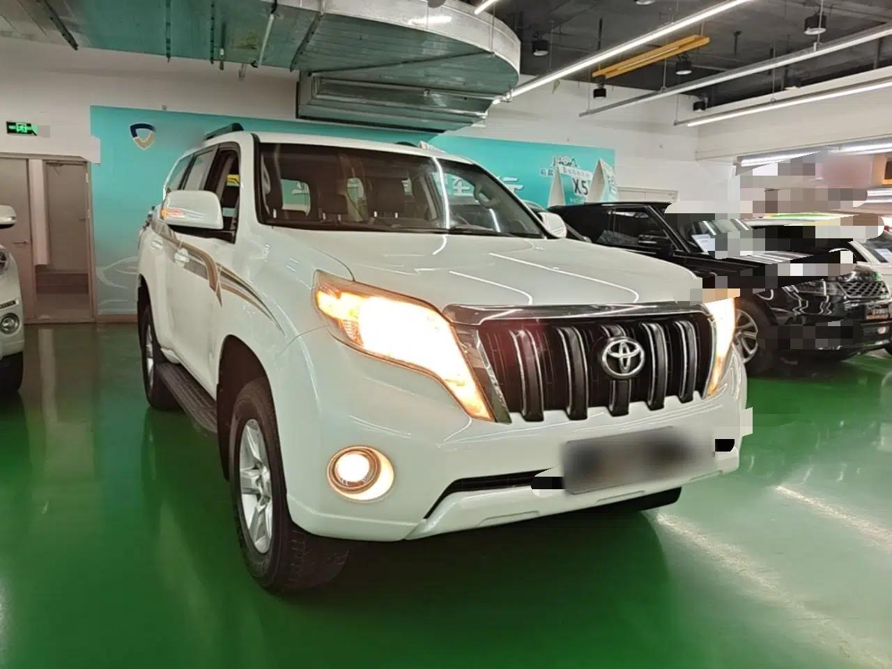Toyota Prado 2016 2.7L Automatic Standard Edition — миниатюра 3