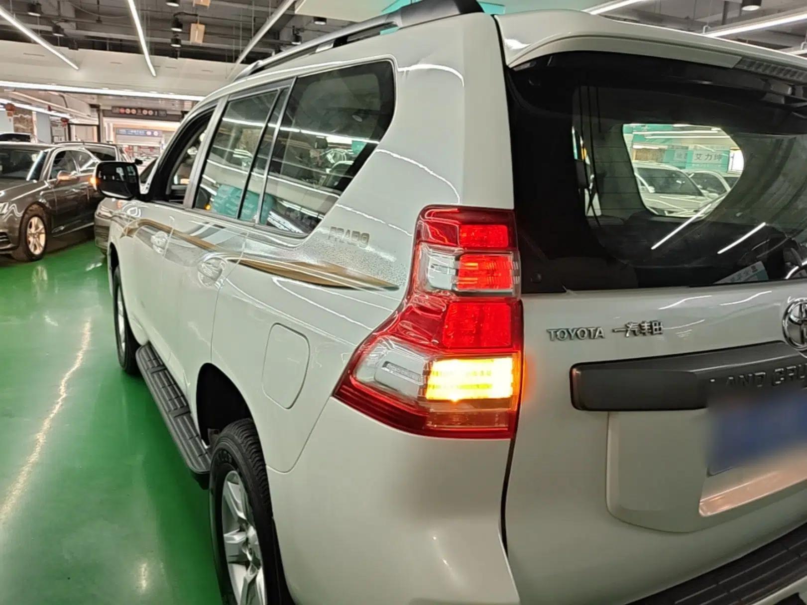 Toyota Prado 2016 2.7L Automatic Standard Edition — миниатюра 4