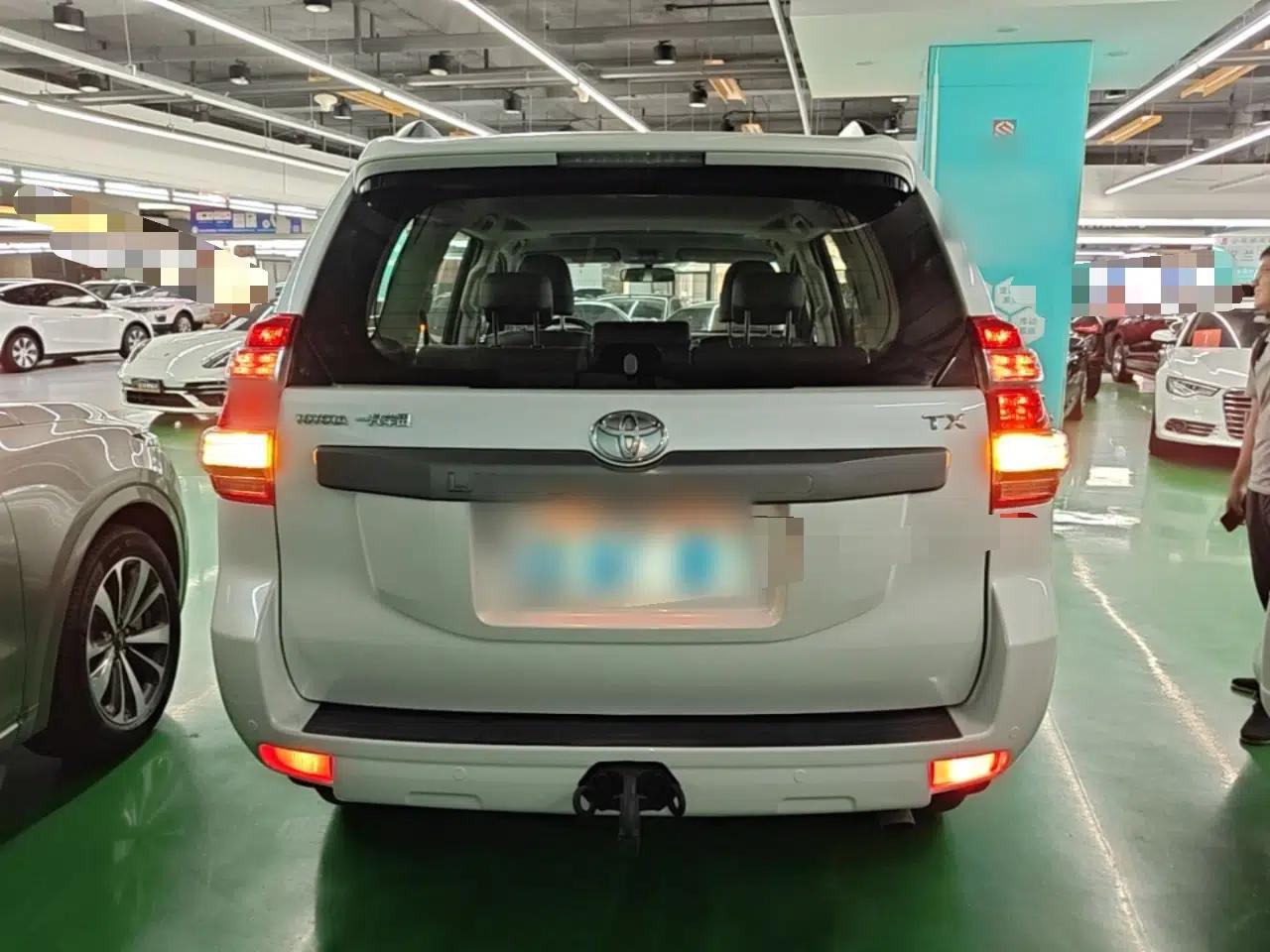 Toyota Prado 2016 2.7L Automatic Standard Edition — миниатюра 5