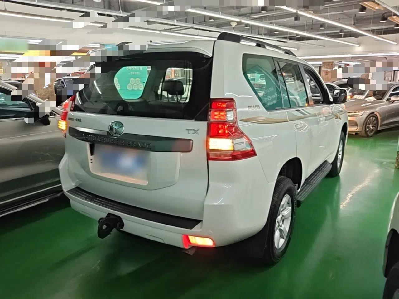 Toyota Prado 2016 2.7L Automatic Standard Edition — миниатюра 6