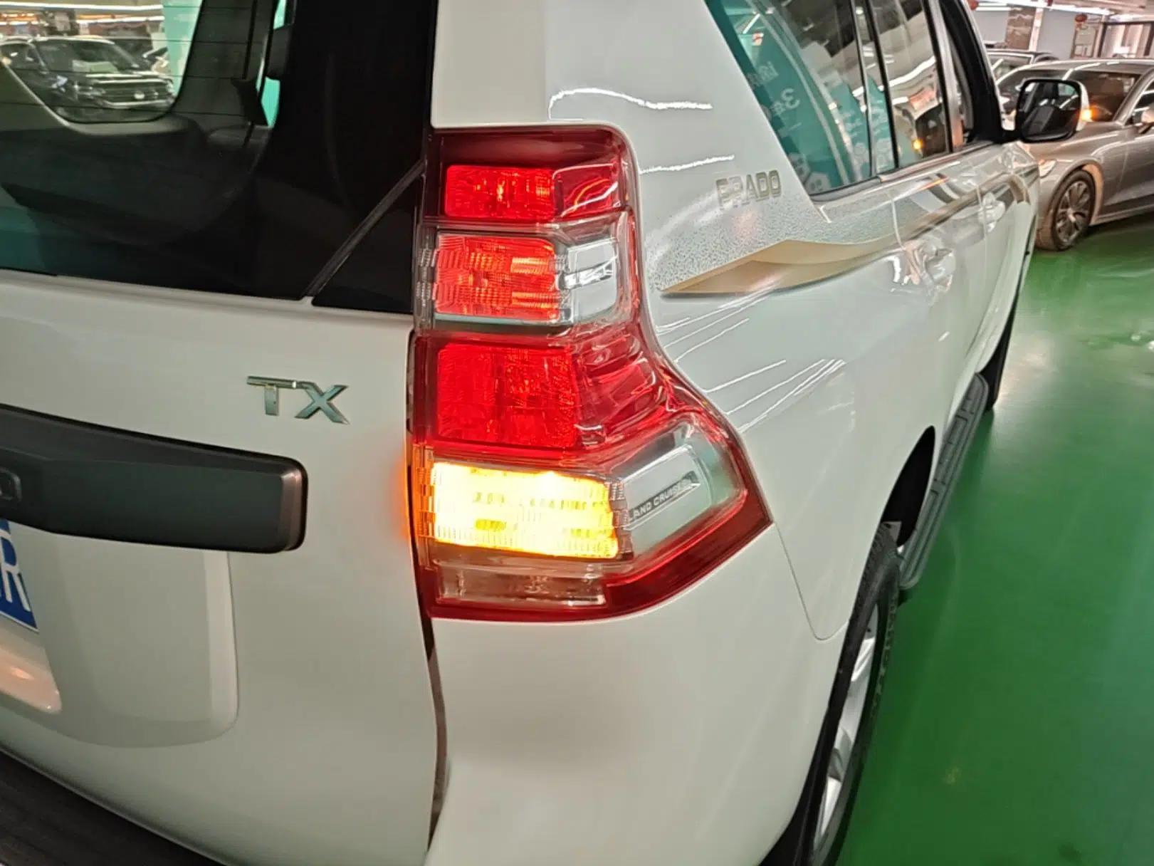 Toyota Prado 2016 2.7L Automatic Standard Edition — миниатюра 9