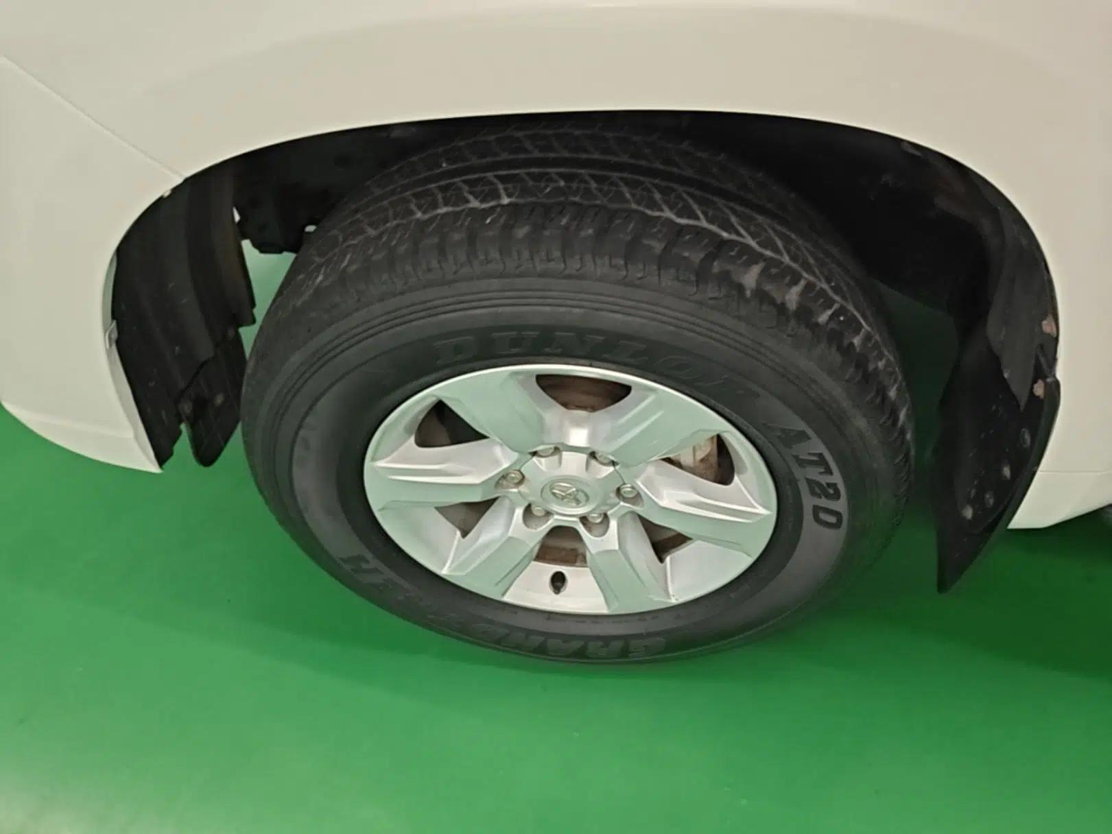Toyota Prado 2016 2.7L Automatic Standard Edition — миниатюра 10