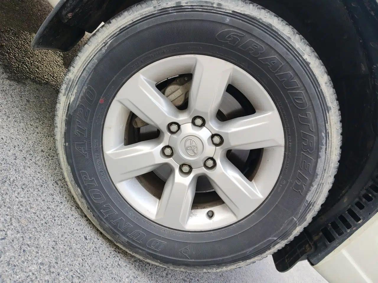 Toyota Prado 2016 2.7L Automatic Standard Edition — миниатюра 8