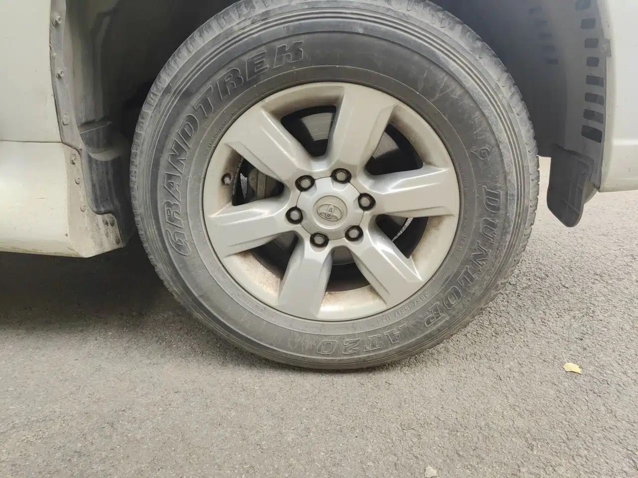 Toyota Prado 2016 2.7L Automatic Standard Edition — миниатюра 8