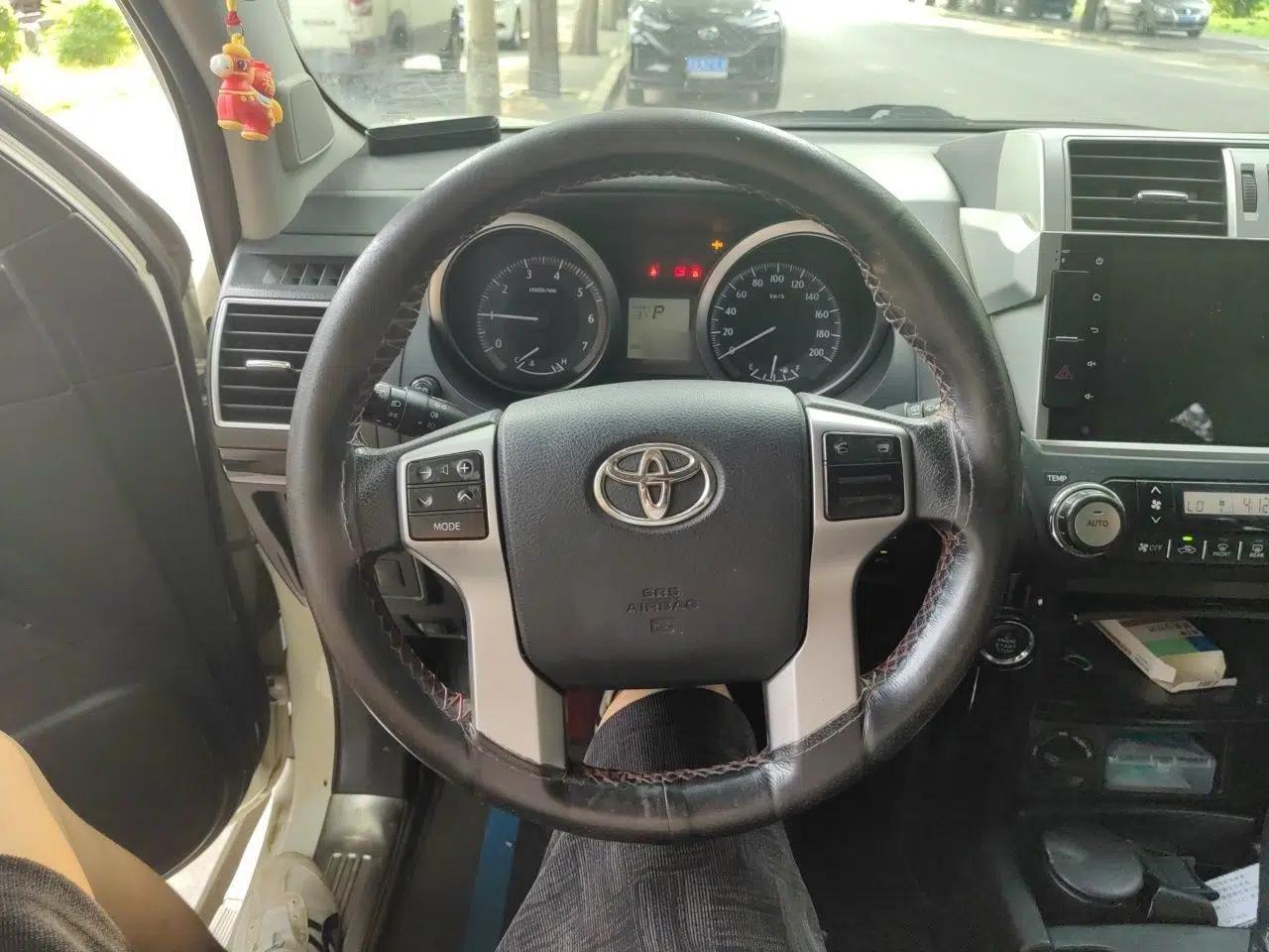 Toyota Prado 2016 2.7L Automatic Standard Edition — миниатюра 10