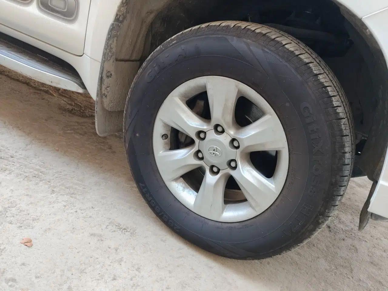 Toyota Prado 2010 4.0L Automatic TX-L — миниатюра 8