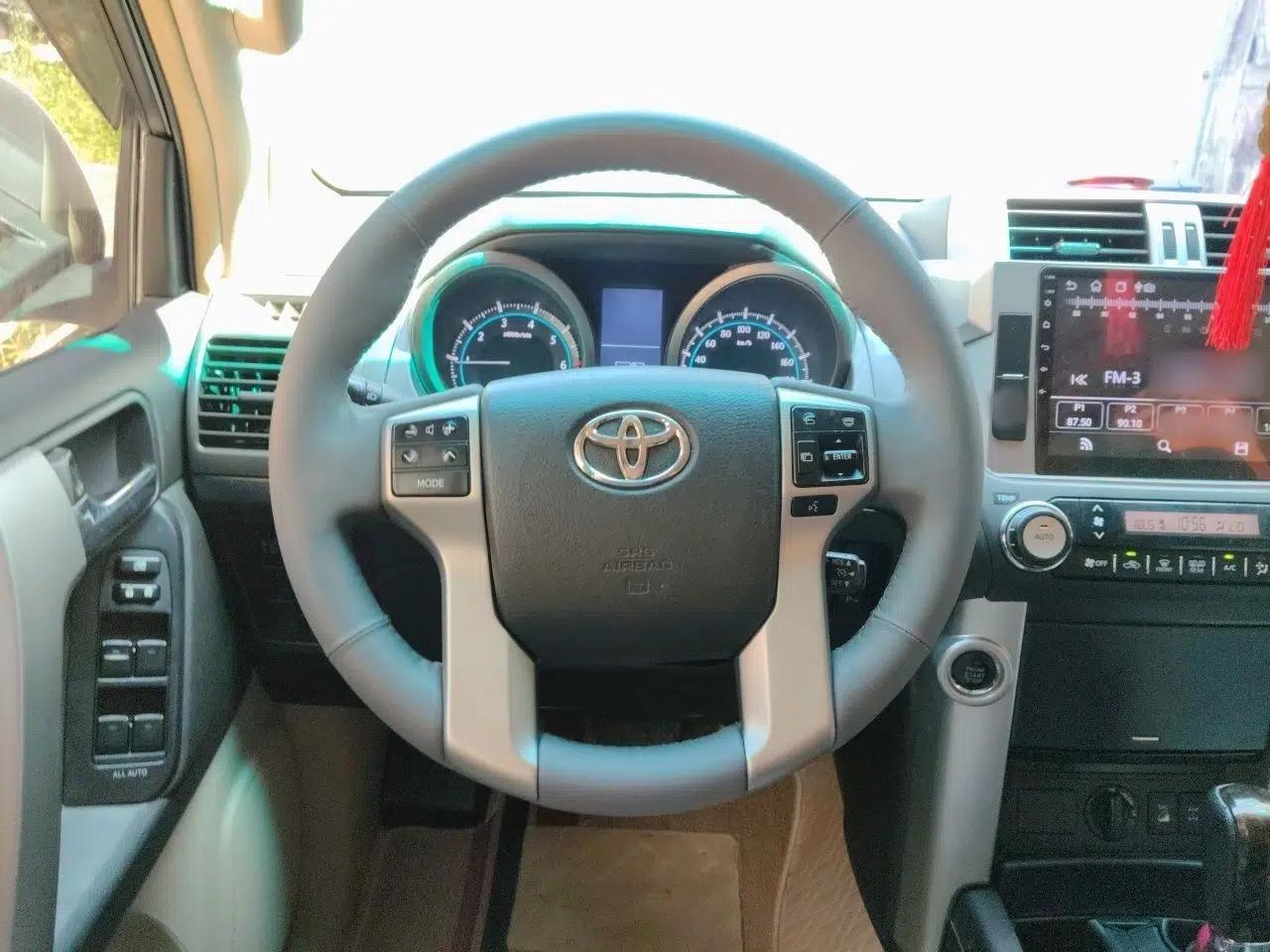 Toyota Prado 2010 4.0L Automatic TX-L — миниатюра 10