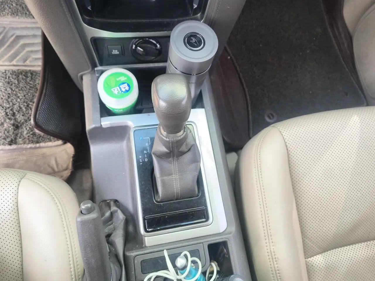 Toyota Prado 2014 model, automatic, 2.7L, 7 seats, gasoline — миниатюра 14