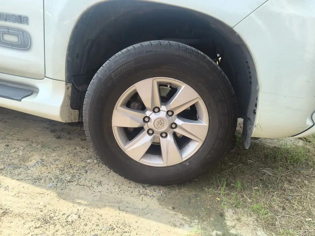 Toyota Prado 2014 model, automatic, 2.7L, 7 seats, gasoline — миниатюра 8