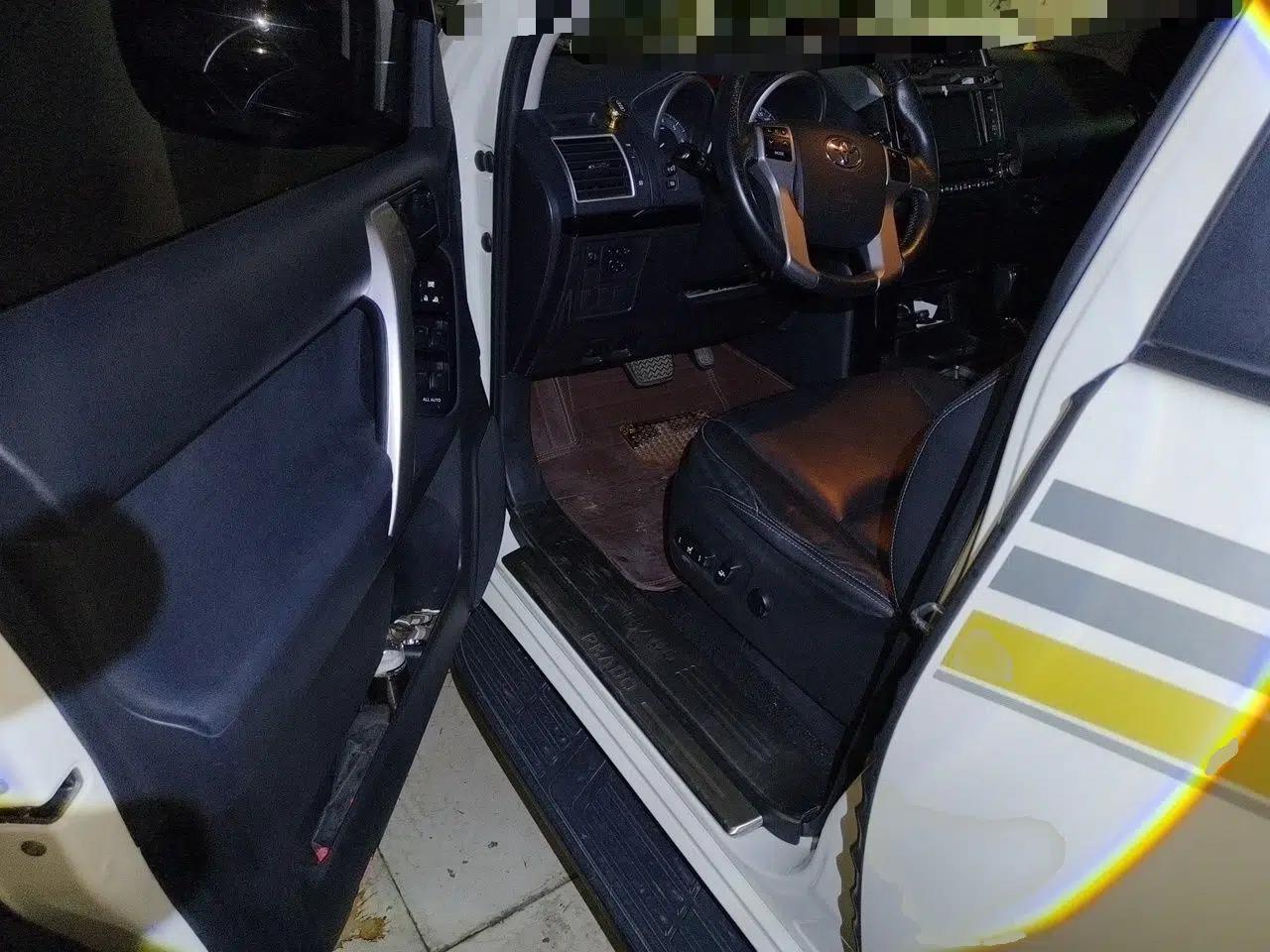 Toyota Prado 2016 2.7L Automatic Standard Edition — миниатюра 16