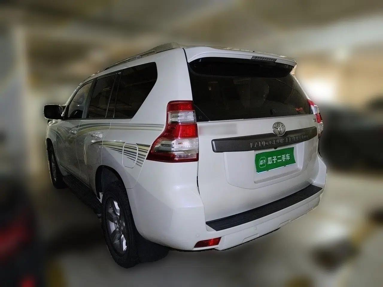 Toyota Prado 2016 2.7L Automatic Standard Edition — миниатюра 4