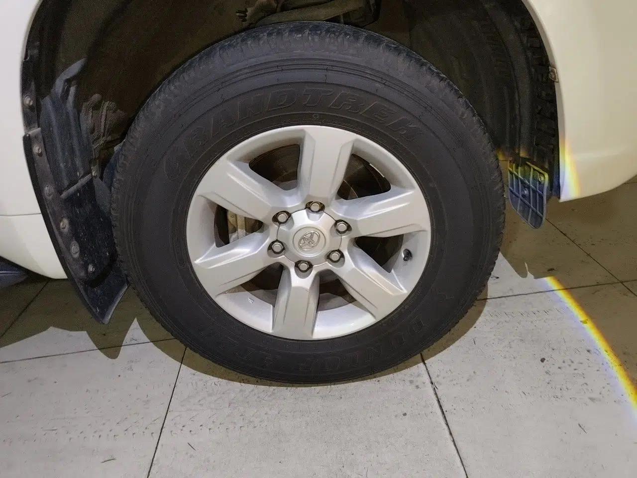Toyota Prado 2016 2.7L Automatic Standard Edition — миниатюра 8