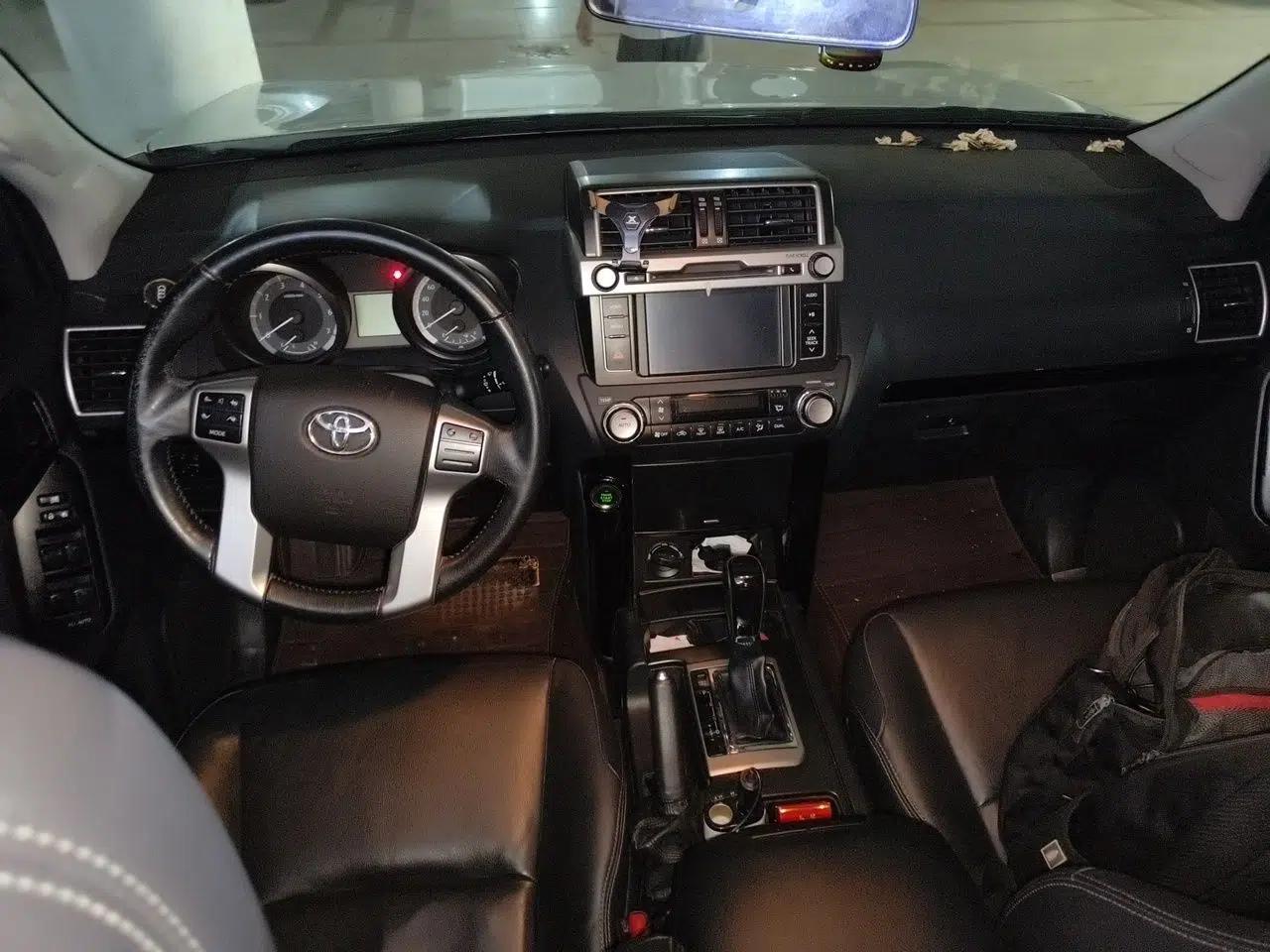 Toyota Prado 2016 2.7L Automatic Standard Edition — миниатюра 9