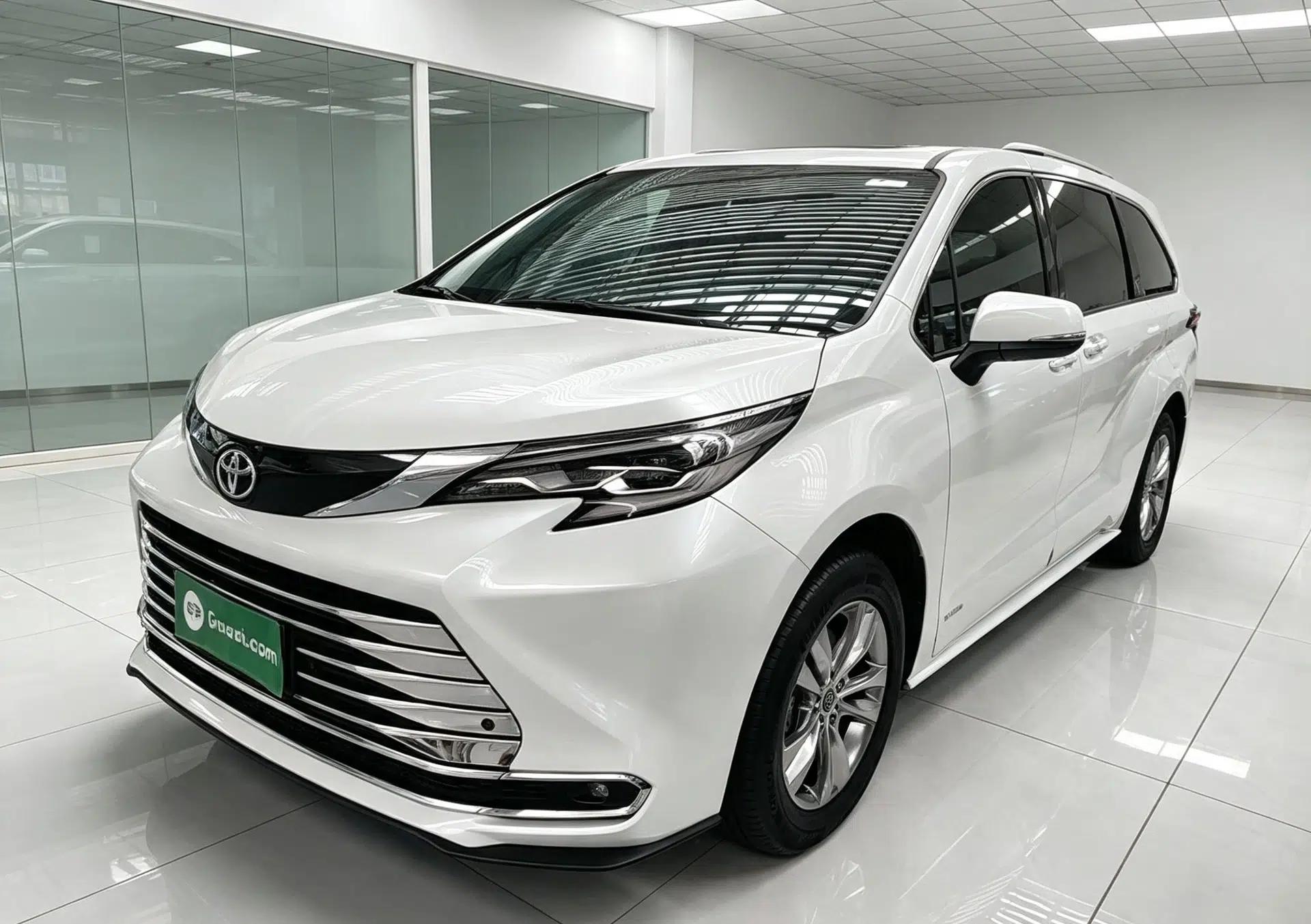 Toyota SIENNA 2024 2.5L Hybrid Comfort Edition — миниатюра 1