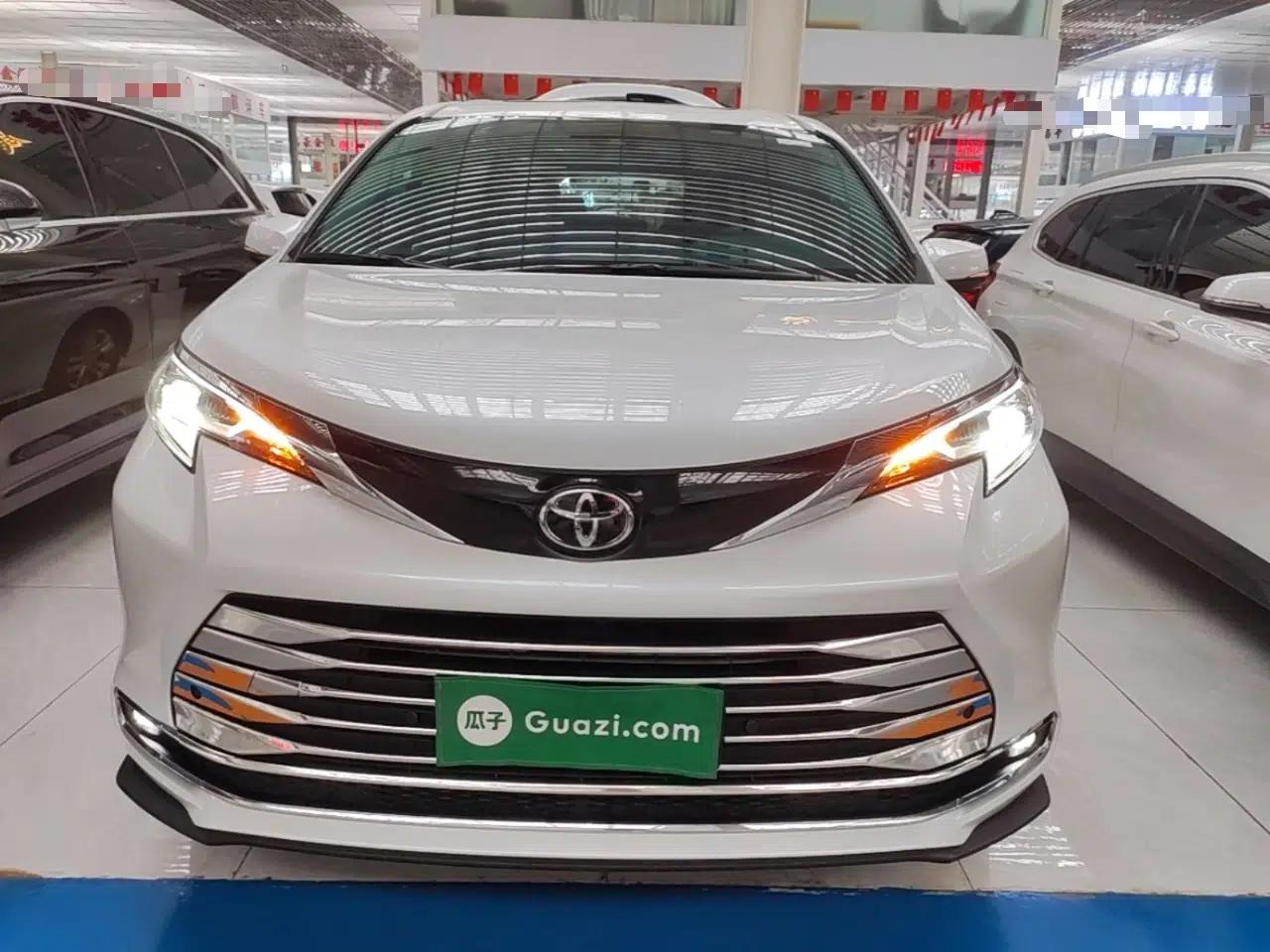 Toyota SIENNA 2024 2.5L Hybrid Comfort Edition — миниатюра 2