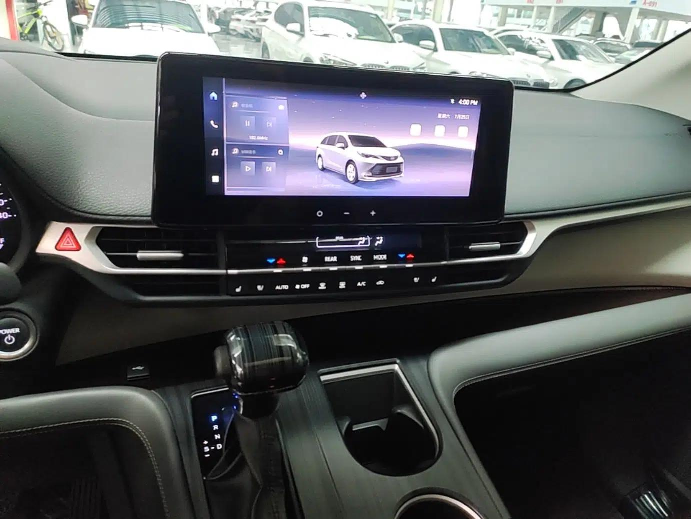Toyota SIENNA 2024 2.5L Hybrid Comfort Edition — миниатюра 15