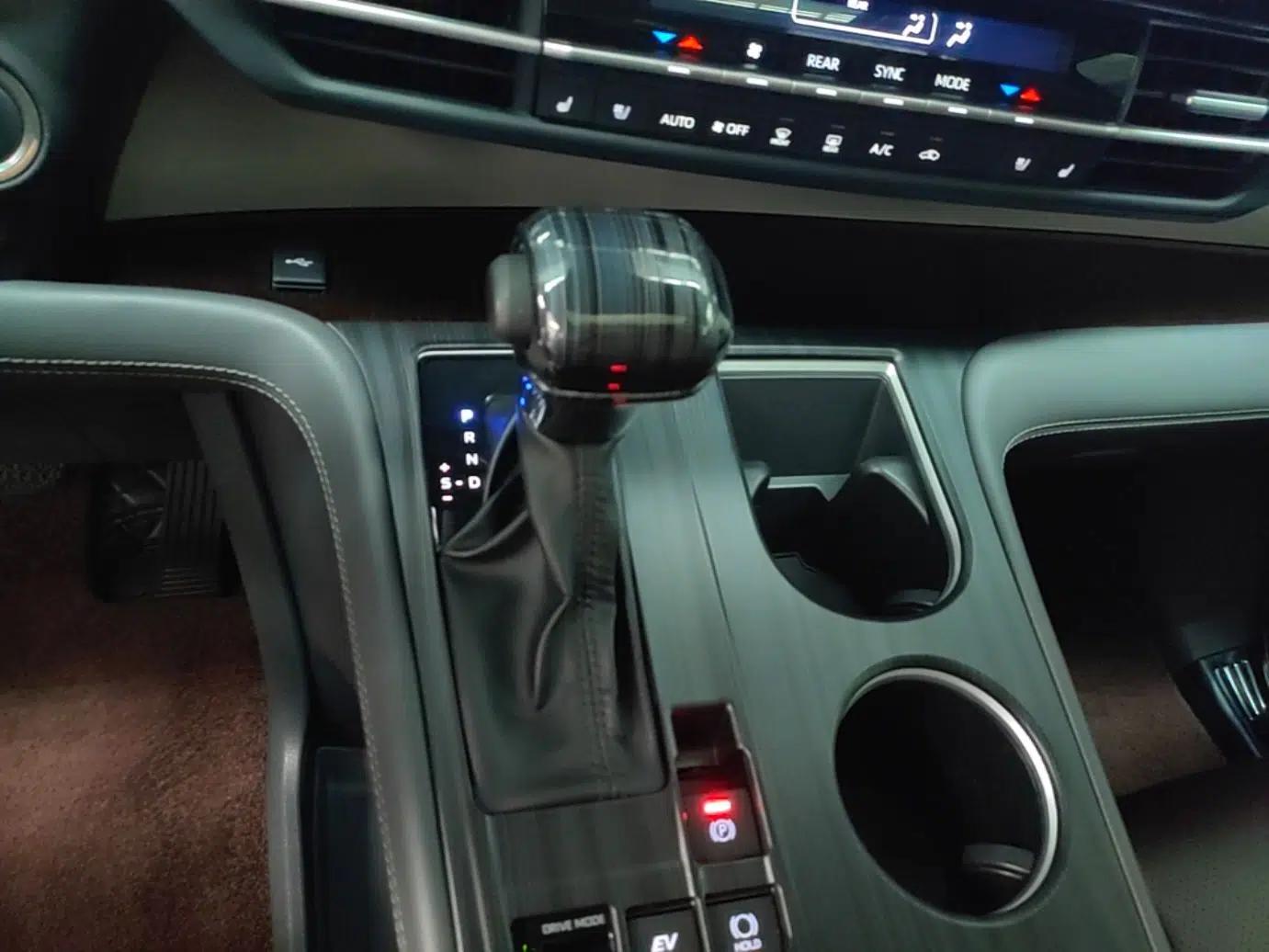 Toyota SIENNA 2024 2.5L Hybrid Comfort Edition — миниатюра 16