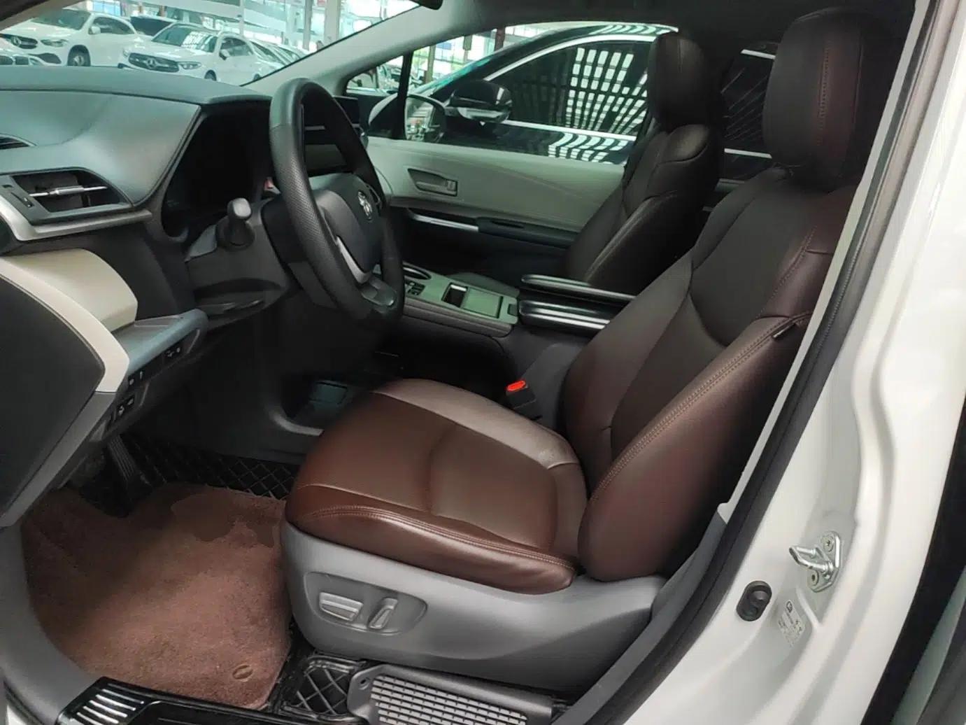 Toyota SIENNA 2024 2.5L Hybrid Comfort Edition — миниатюра 17
