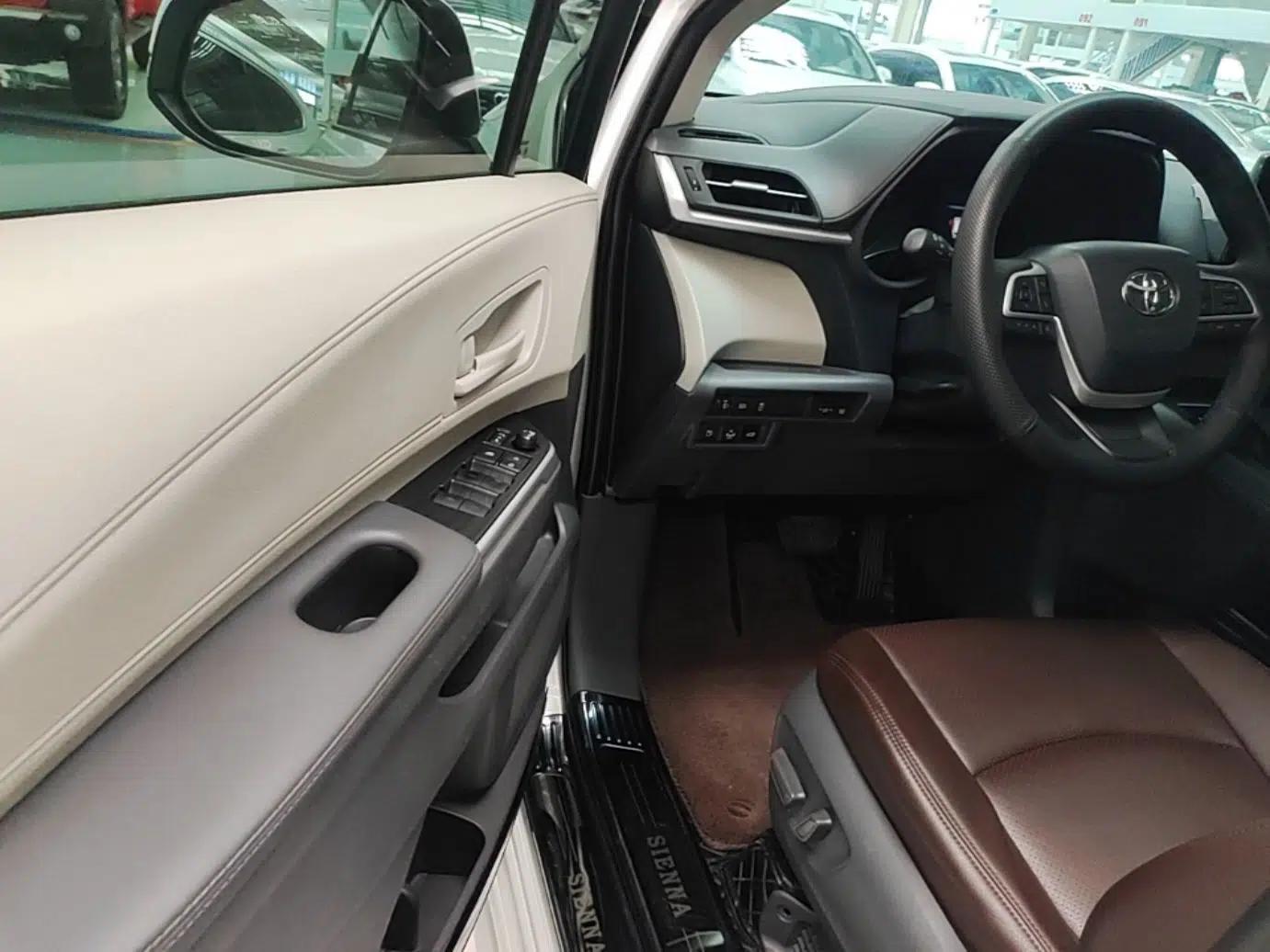 Toyota SIENNA 2024 2.5L Hybrid Comfort Edition — миниатюра 18