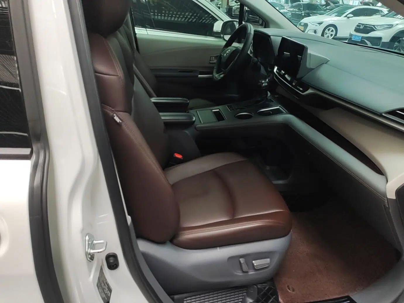 Toyota SIENNA 2024 2.5L Hybrid Comfort Edition — миниатюра 19