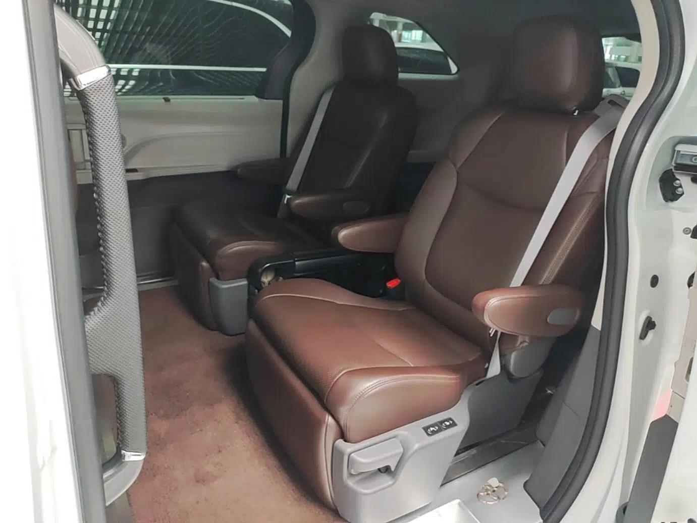 Toyota SIENNA 2024 2.5L Hybrid Comfort Edition — миниатюра 20