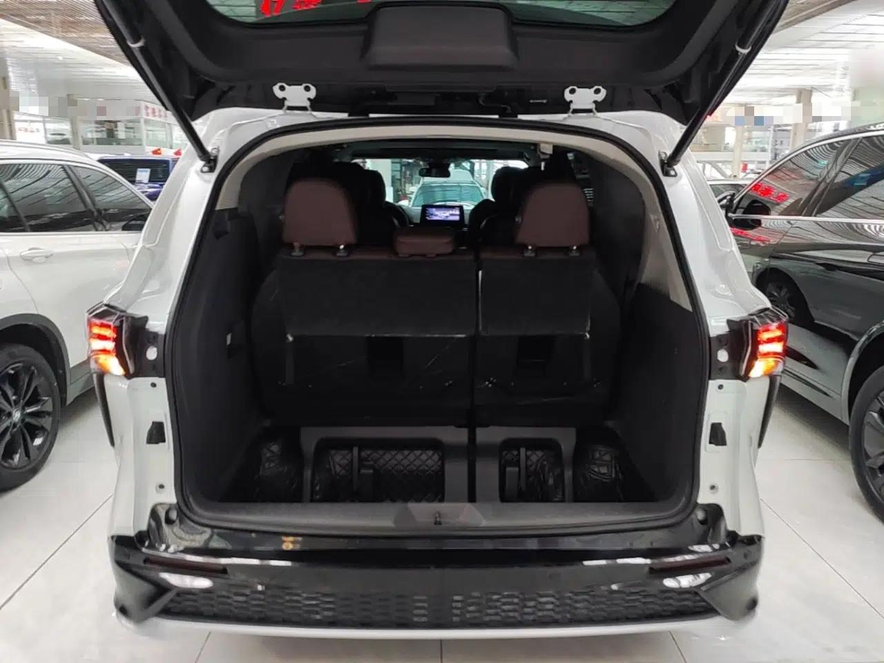 Toyota SIENNA 2024 2.5L Hybrid Comfort Edition — миниатюра 22
