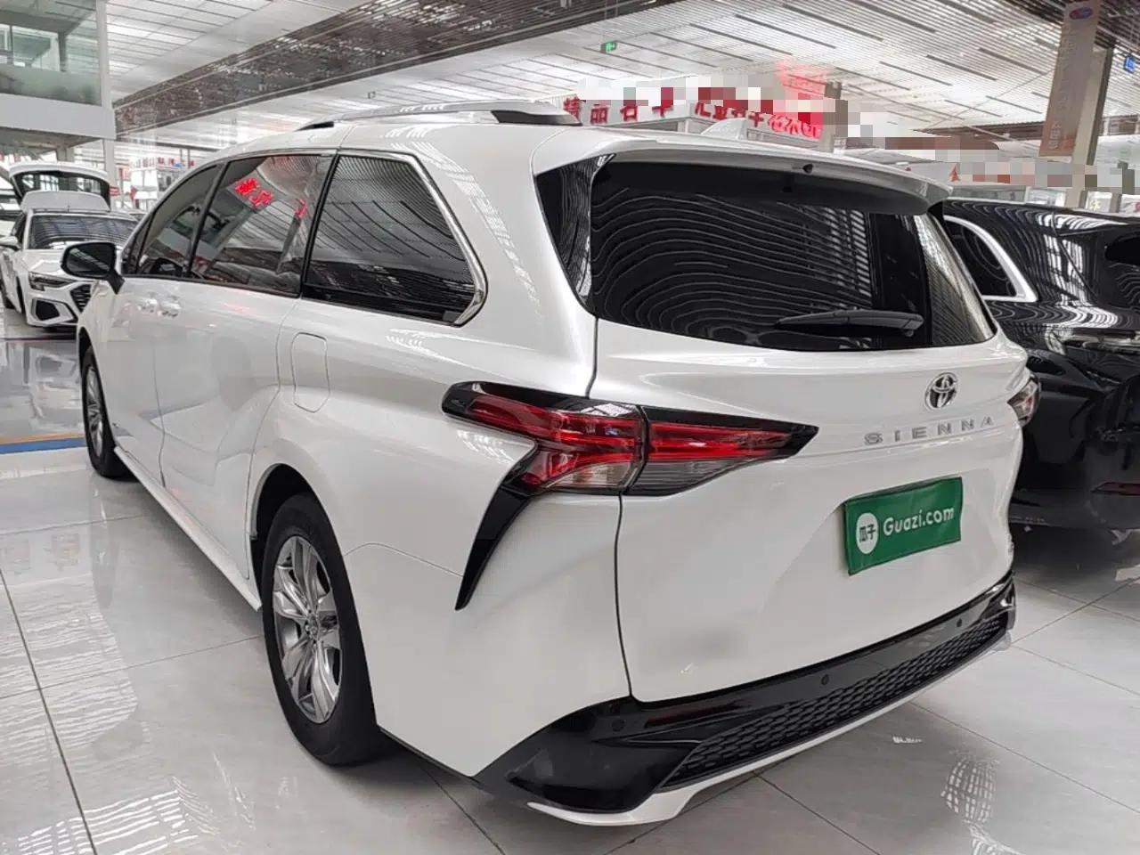 Toyota SIENNA 2024 2.5L Hybrid Comfort Edition — миниатюра 4