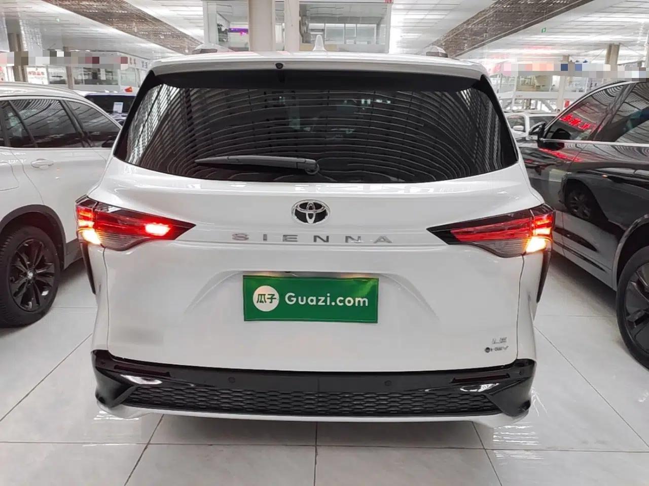 Toyota SIENNA 2024 2.5L Hybrid Comfort Edition — миниатюра 5