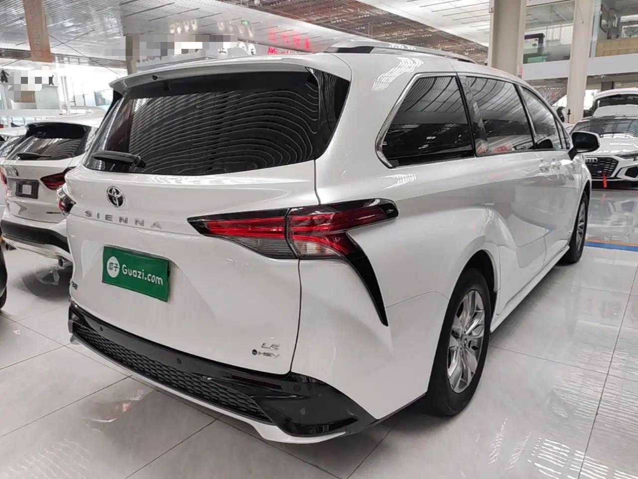 Toyota SIENNA 2024 2.5L Hybrid Comfort Edition — миниатюра 6